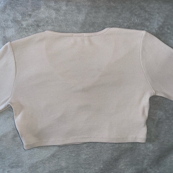 Long Sleeve Cropped Garage Top - Picture 4 of 7